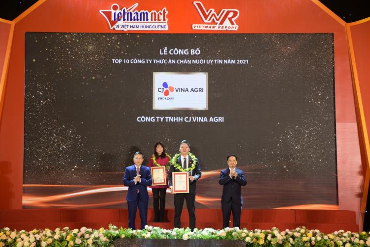 CJ VINA AGRI ĐỨNG THỨ 3 TRONG TOP 10 CÔNG TY THỨC ĂN CHĂN NUÔI UY TÍN NĂM 2021